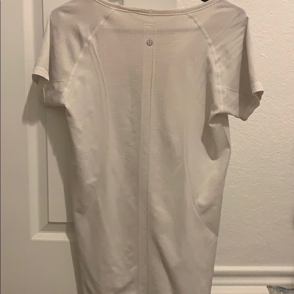 Lululemon shirt - Picture 3 of 3